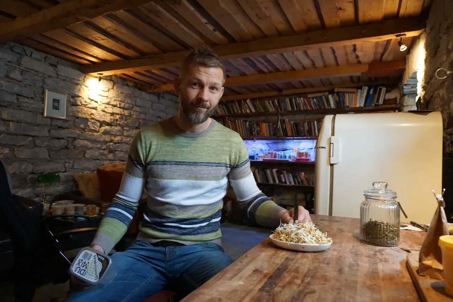 Alguses müüs Margus Põld idusid üksnes restoranidele, kuid peagi tegi ta jaepoodidele mõeldes ka väiksemad tootepakendid ja lõi oma kaubamärgi Lämminakas.