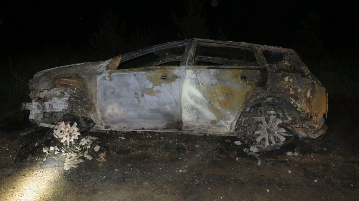 Põlvamaal hävis põlengus sõiduk.