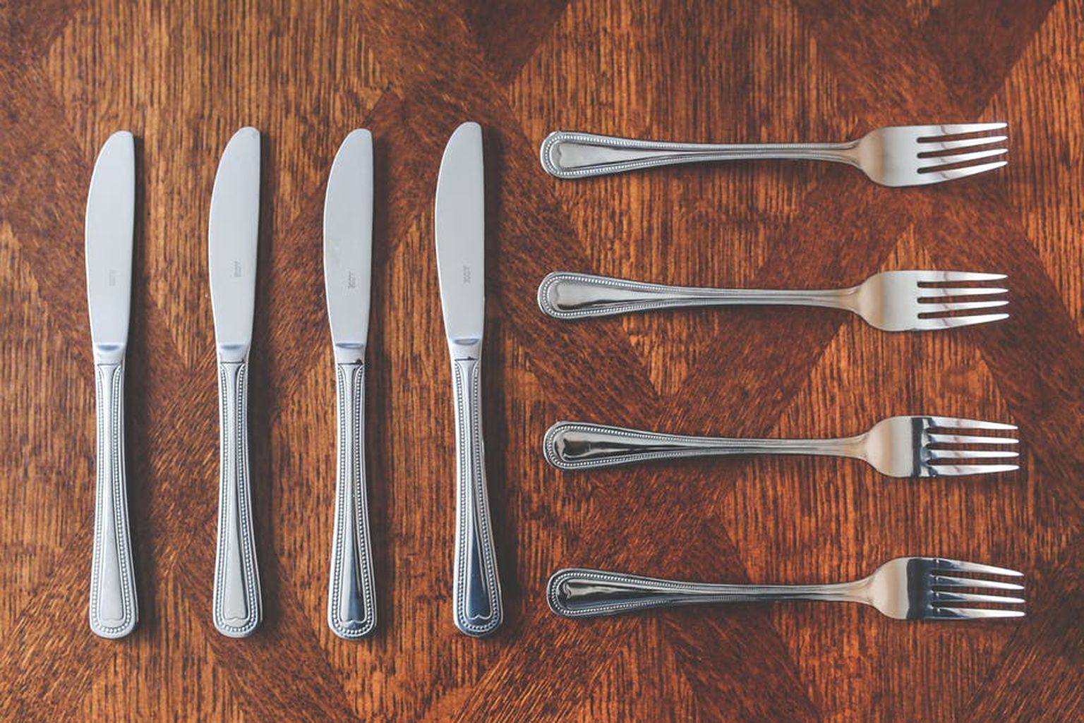 Kahvlid ja noad.