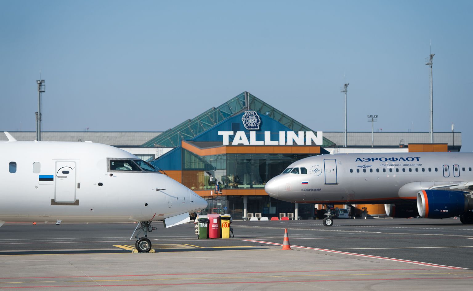 Аэропорт таллинн. Эстонский самолет. Самолет таллинн. Аэропорт таллина внутри. Эстонские авиалинии.