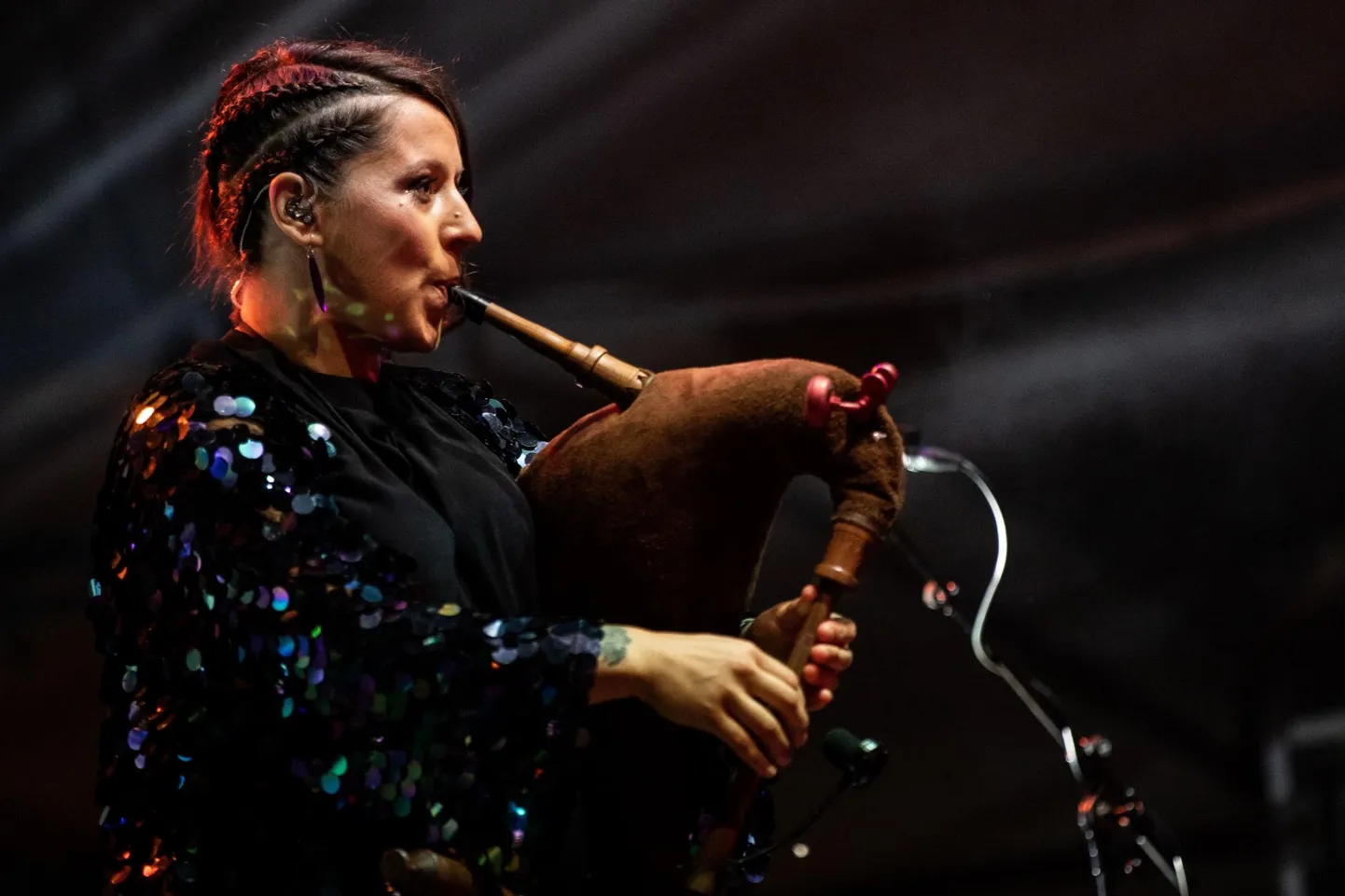 Ansambli Trad.Attack! torupillimängija Sandra Vabarna.