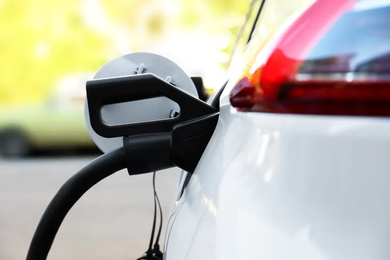 Elektroauto uzlāde