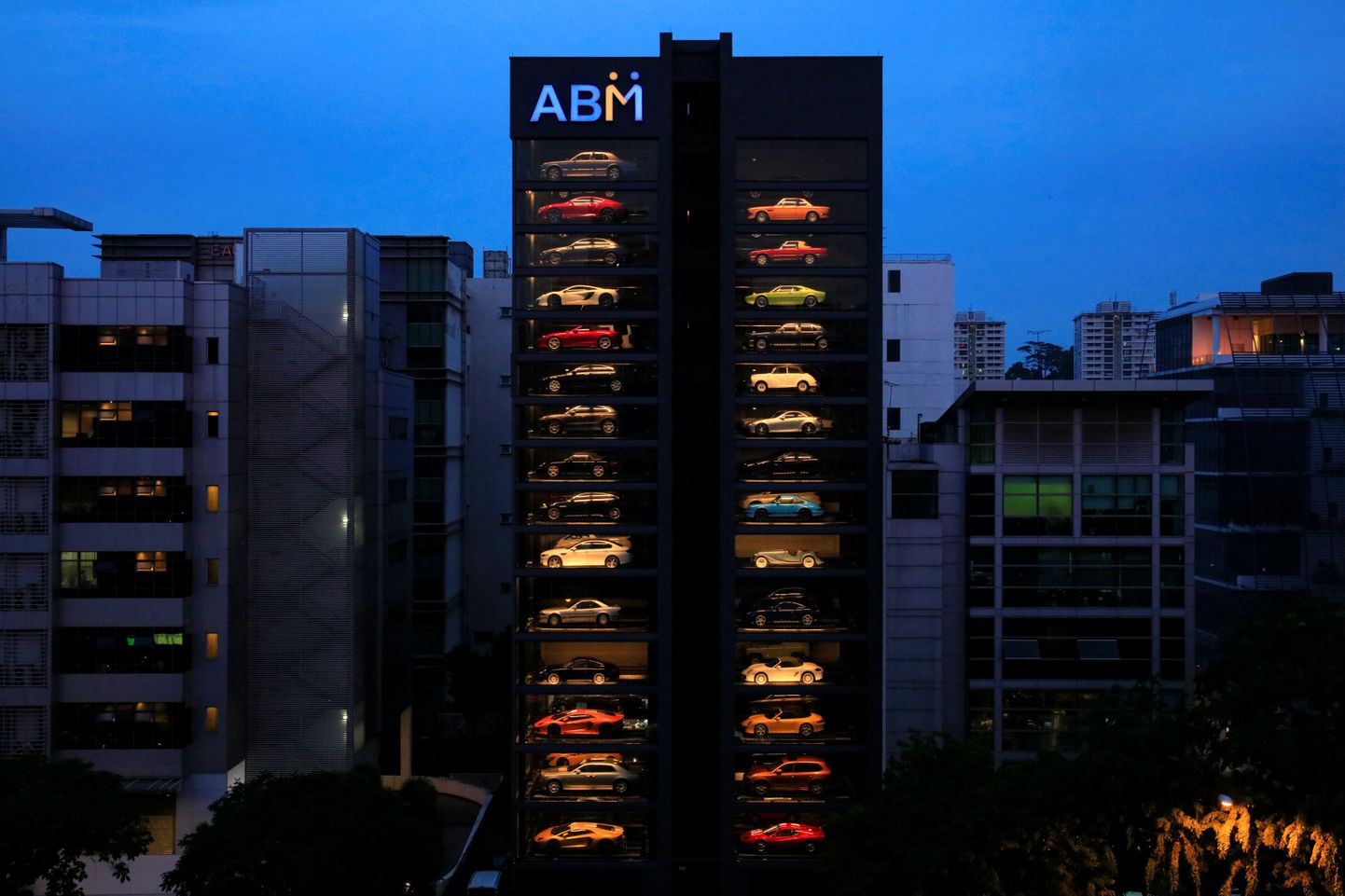 Luksusautode «müügiautomaat» Singapuris