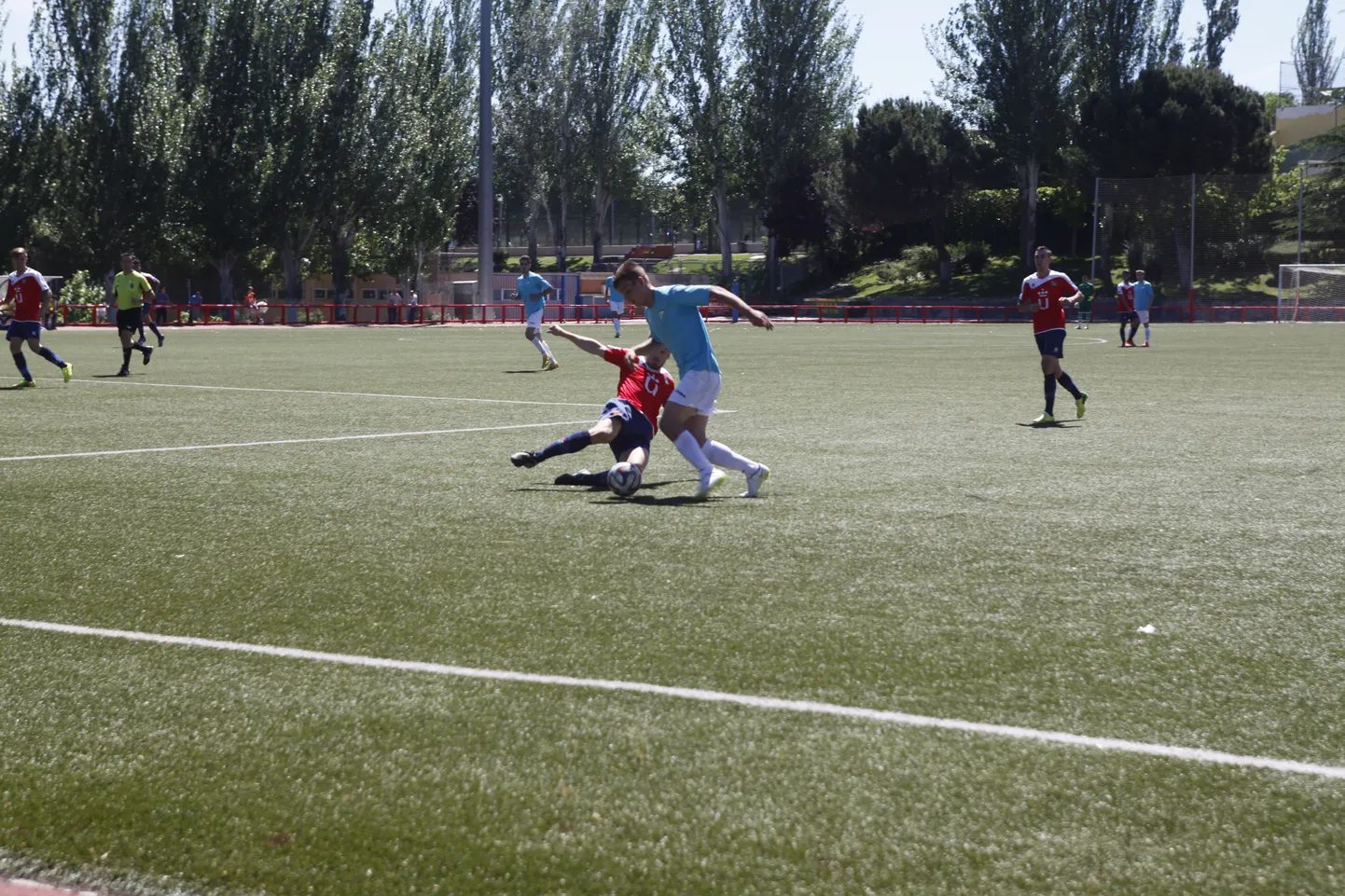 Frank Liivak (sinises särgis) Alcobendas Spordi põhihooaja viimases mängus.