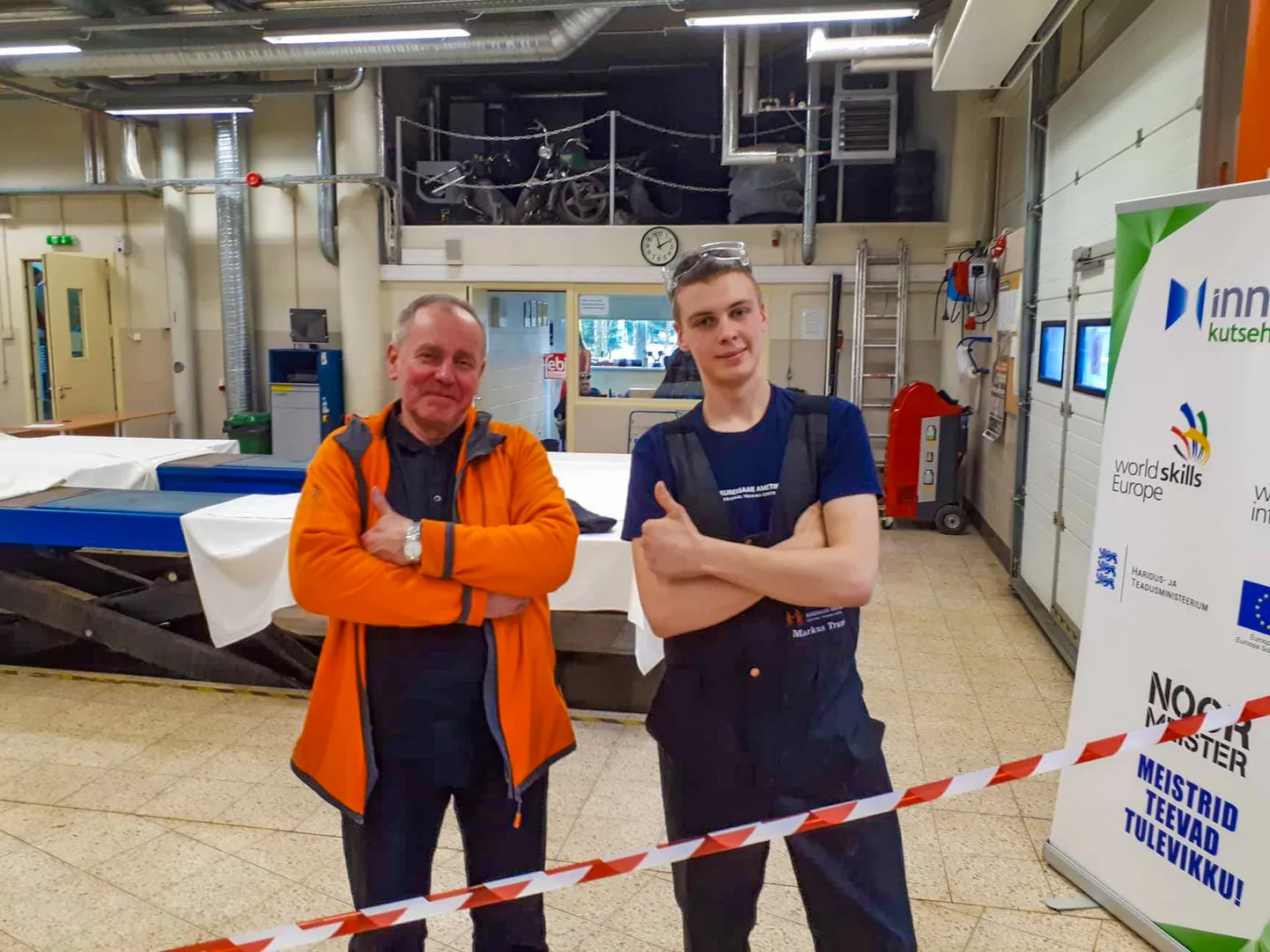 Noor meister Markus Trave koos juhendaja Toomas Kiviga.