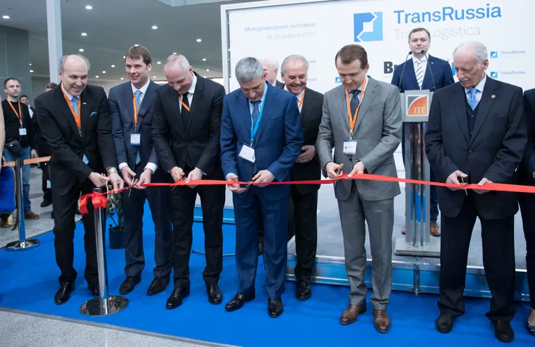 Открытие выставки TransRussia в Москве. Крайний слева: руководитель экономической комиссии Рийгикогу Айвар Кокк (IRL). Второй справа: замминистра транспорта России Николай Асаул / Автор фото: