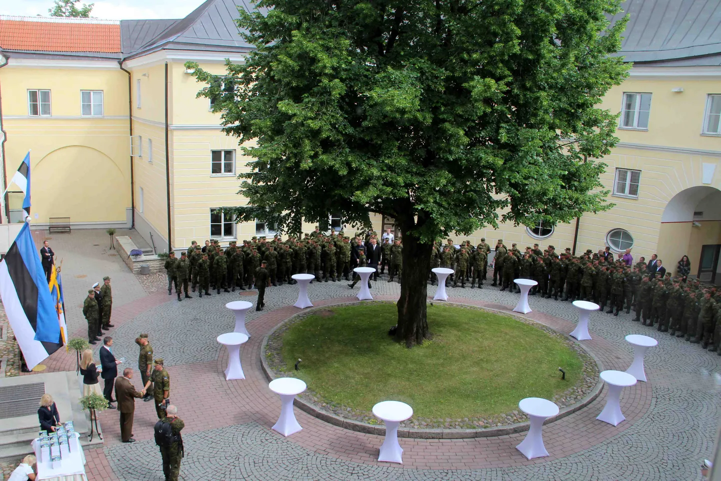 Peaminister Andrus Ansipi vastuvõtt missioonidel osalenud kaitseväelastele 15. juunil 2011.