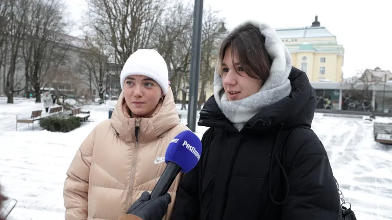 Лена и Анжела из Украины.
