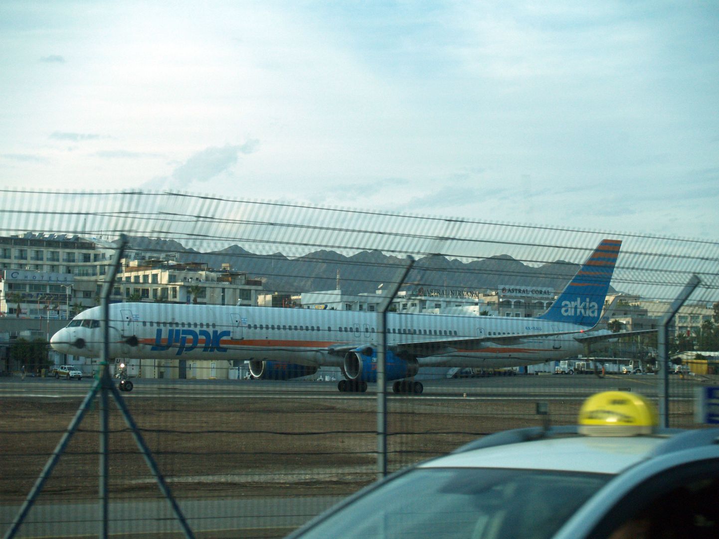 Аэропорт Эйлата расположен в самом центре города, однако его использует только местная авиакомпания.