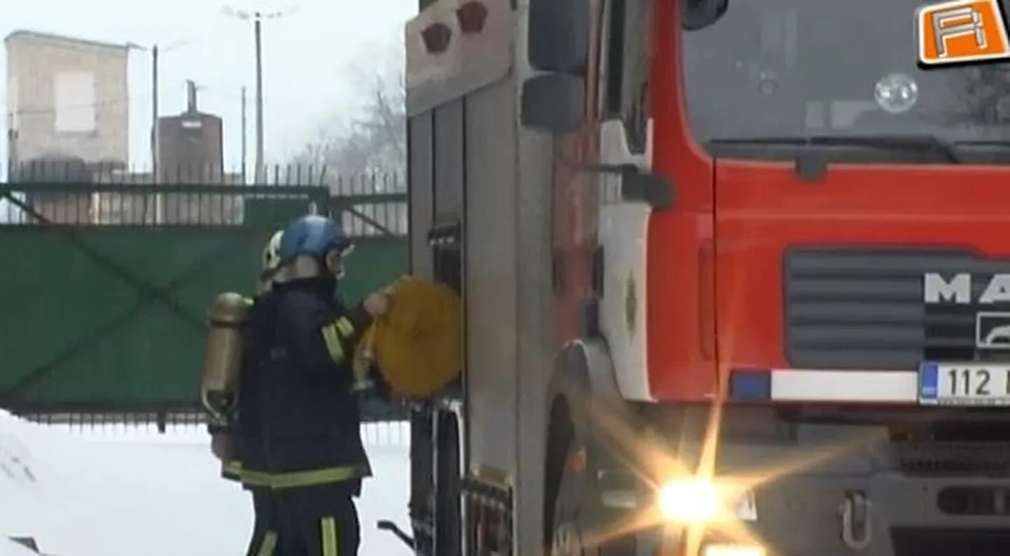 Tallinnas põles tööstushoone.