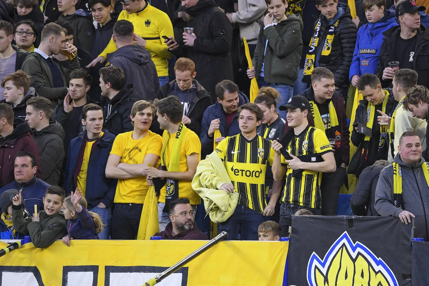 Arnhemi Vitesse jalgpalliklubi fännid.