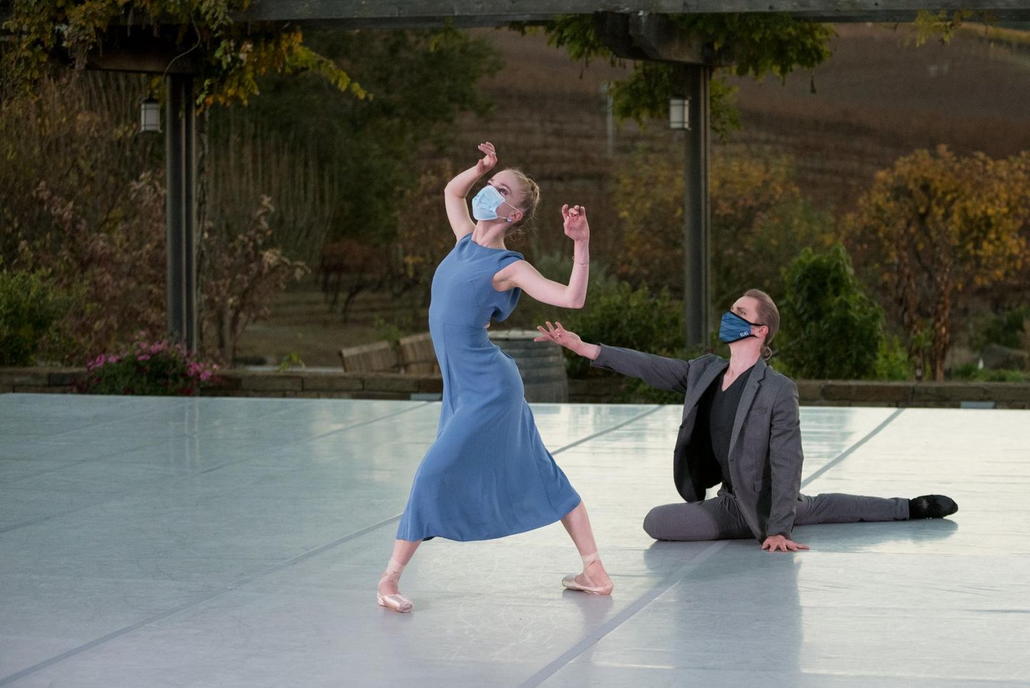 Tiit Helimets tantsib Val Caniparoli koreograafiat koos Sasha De Solaga. 