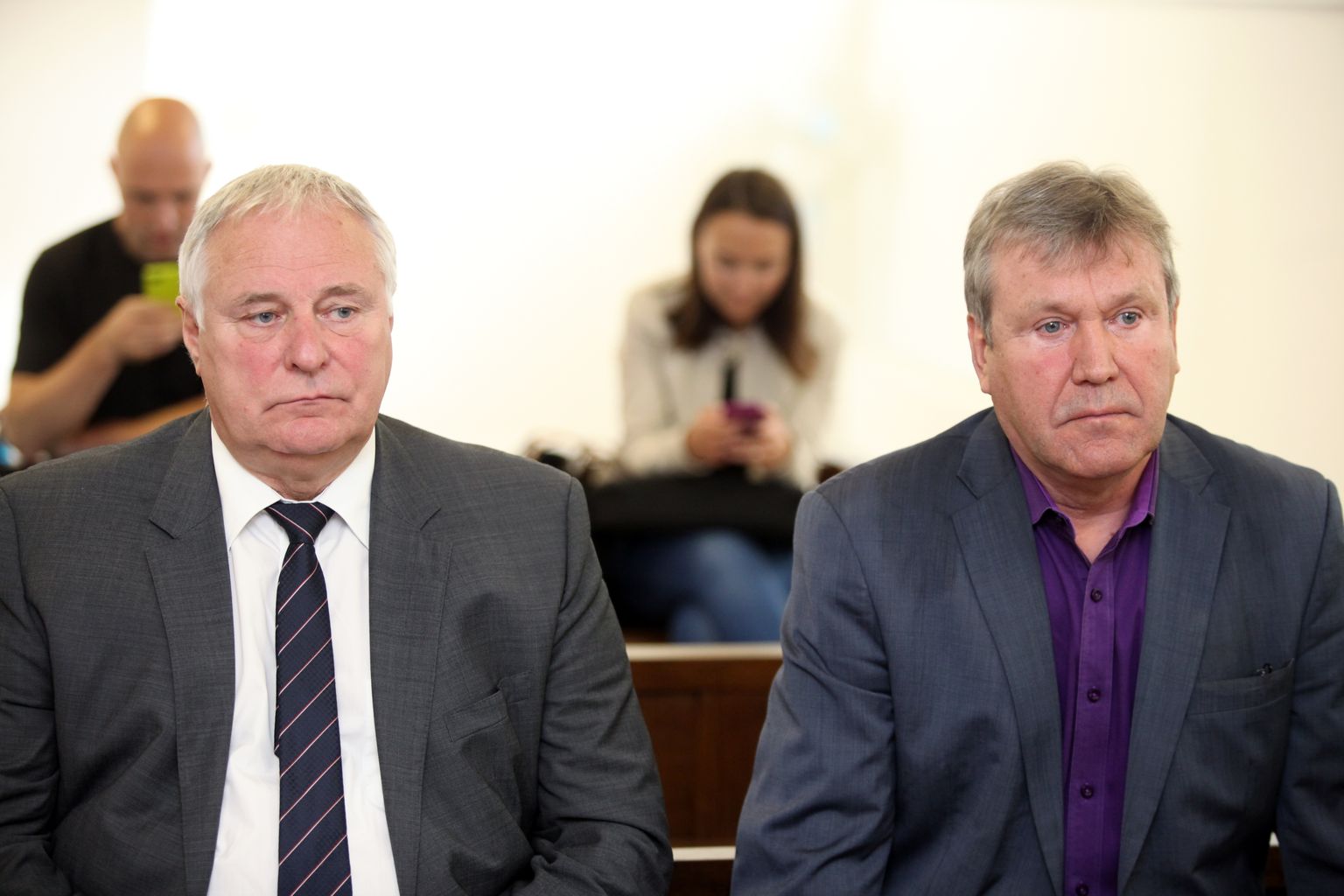 Apsūdzētie Rīgas brīvostas pārvaldnieks Leonīds Loginovs (no kreisās) un viņa vietnieks Aigars Pečaks 