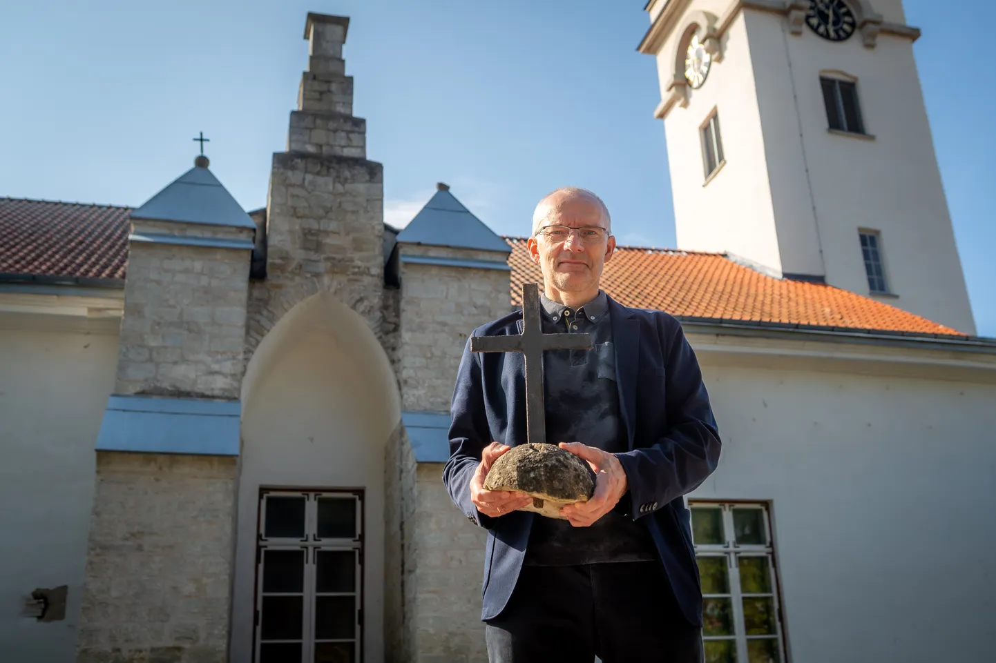 Anti Toplaan koos murdunud kivikuuliga