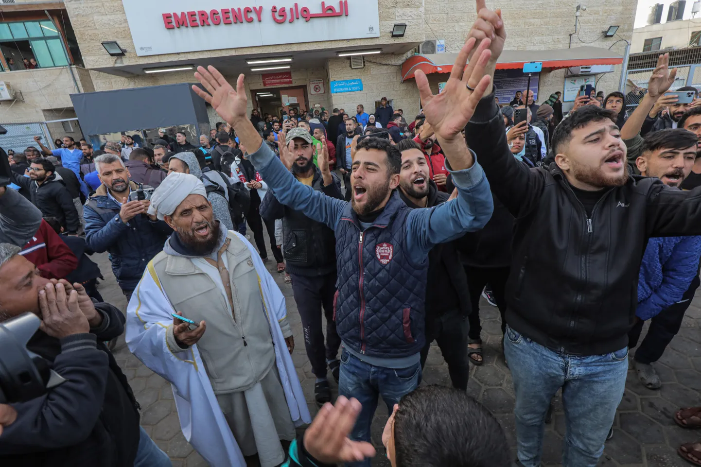 Palestiinlased juubeldamas Gaza keskosas  Deir al-Balahis 19. jaanuaril 2025. aastal.