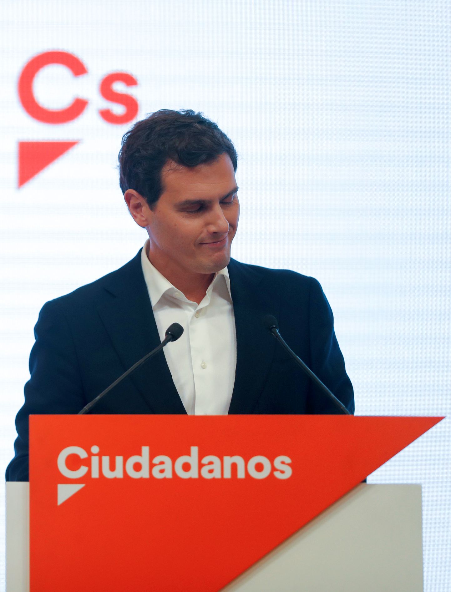 Hispaania liberaalse erakonna Ciudadanos liider Albert Rivera esmaspäeval Madridis pressikonverentsil.