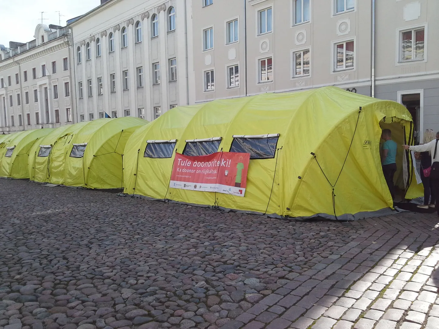 Doonoritelk Tartu Raekoja platsil.