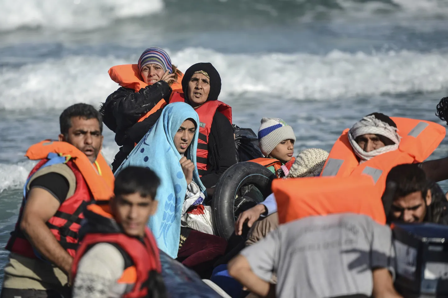 Türgist Kreekale kuuluvale Chiose saarele saabunud migrandid eile pärast mereretke lõppu.