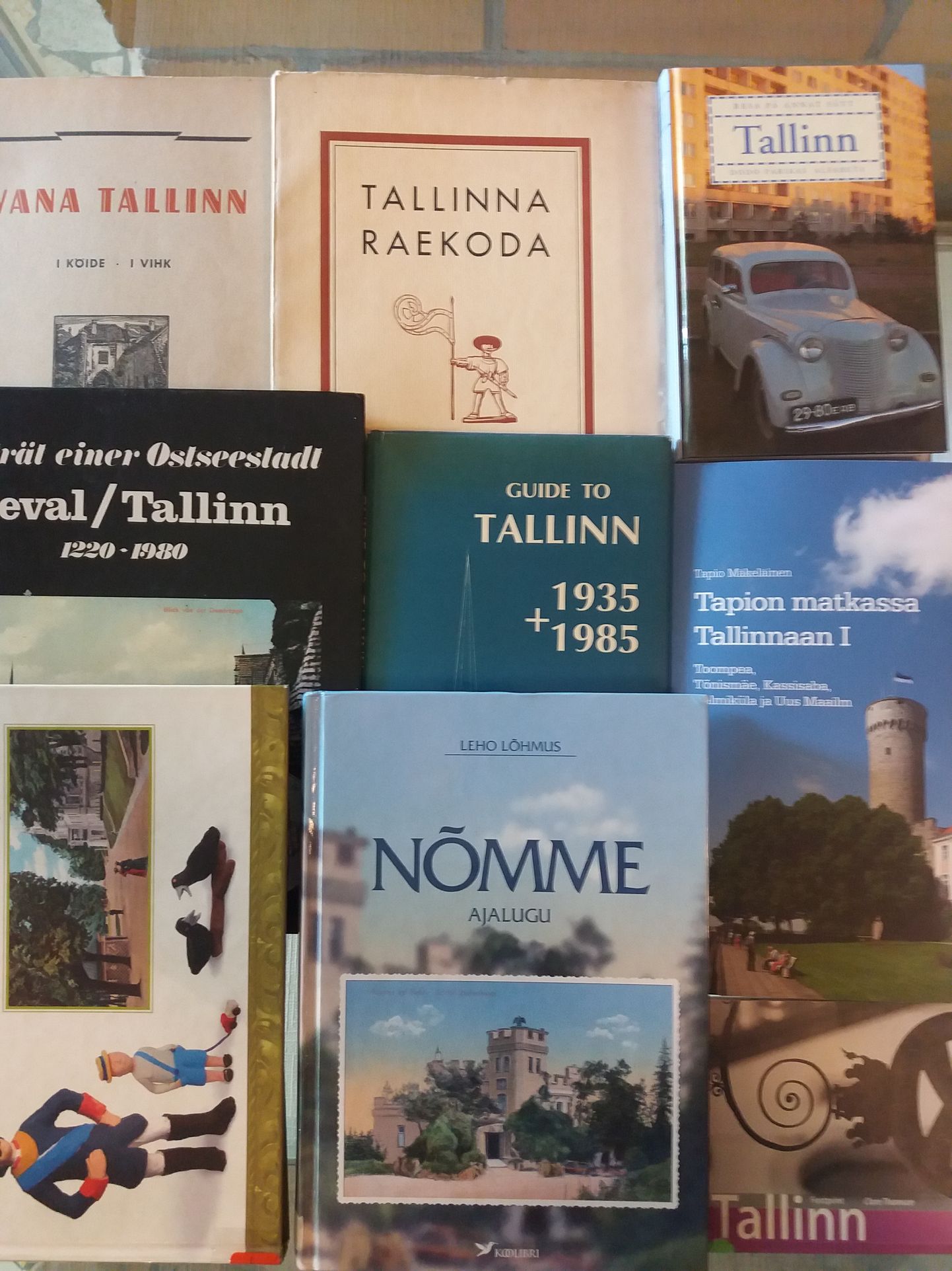 TLÜ Akadeemilise Raamatukogus on väljas raamatunäitus «Tallinn 800».