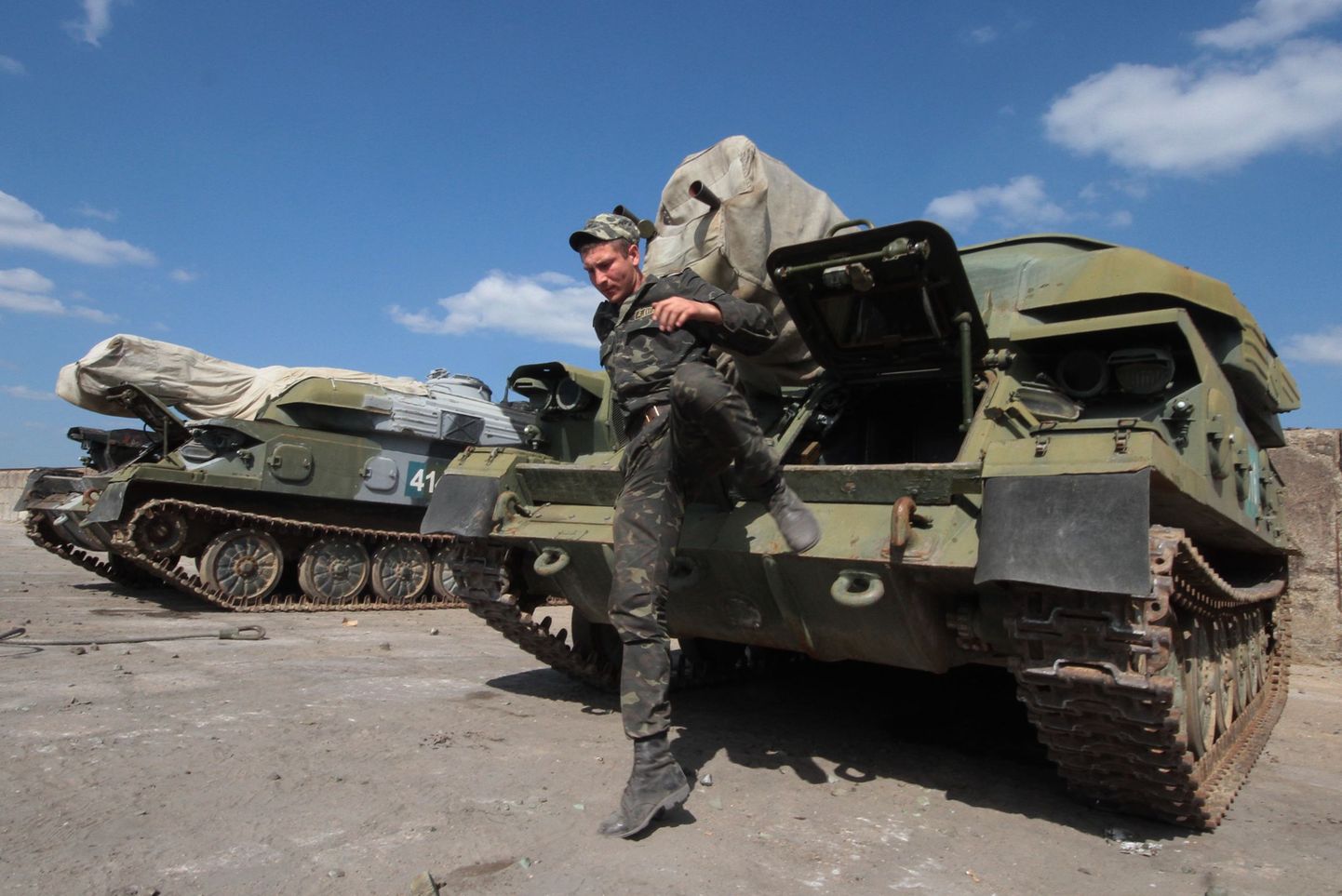 Ukraina sõdurid pakivad Krimmis varustust kokku, et saata see Ukraina annekteerimata osadesse.