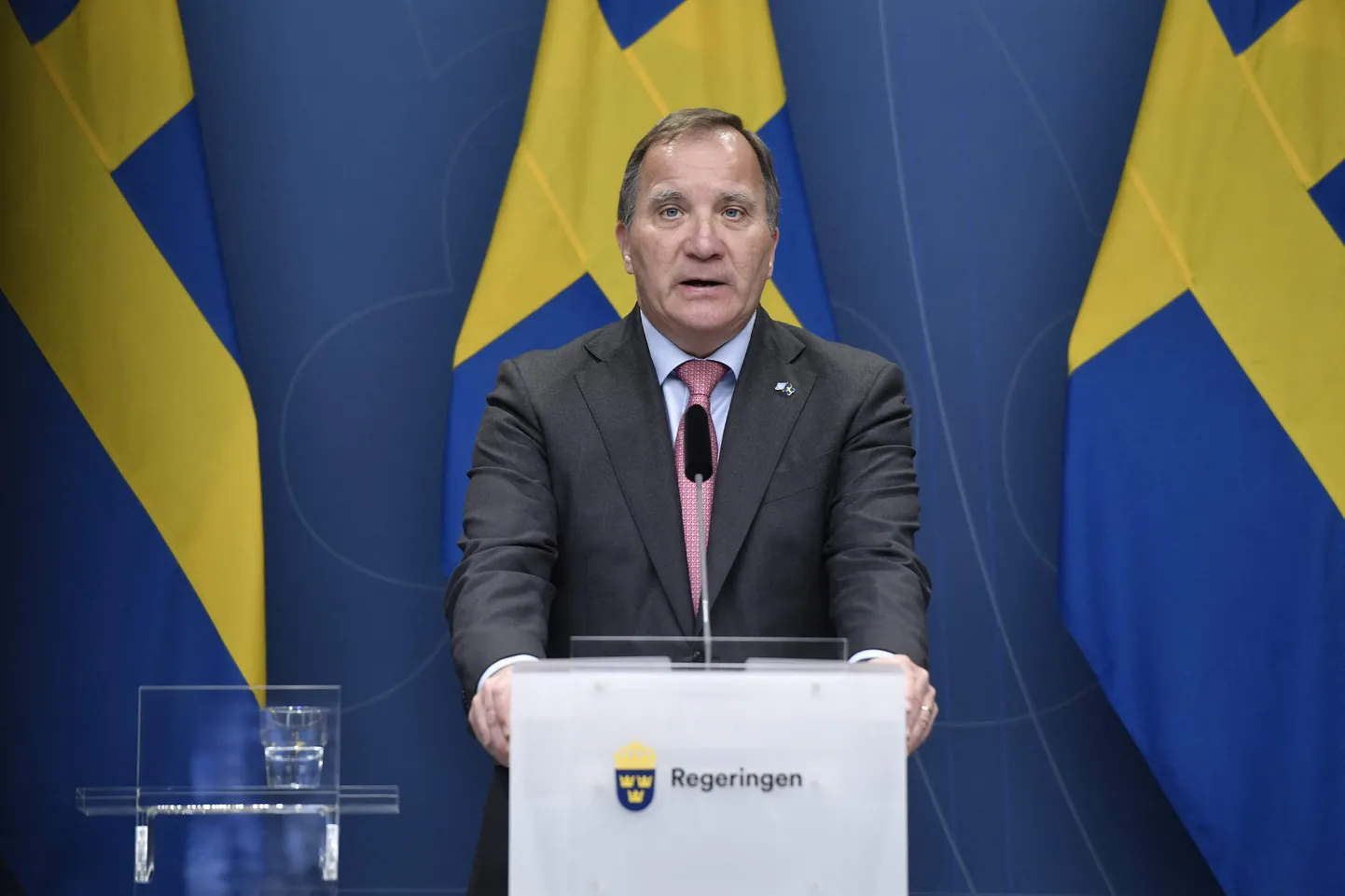 Премьер-министр Швеции Лёвен уходит в отставку после вотума недоверия.