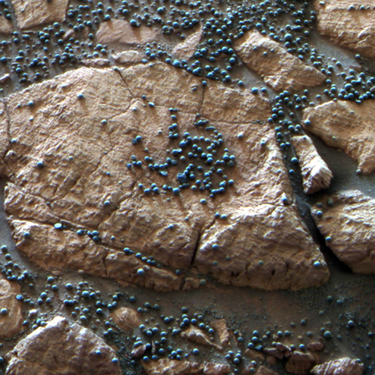 NASA foto Marsi «mustikatest», mis on suure tõenäosusega hüdrohematiidid