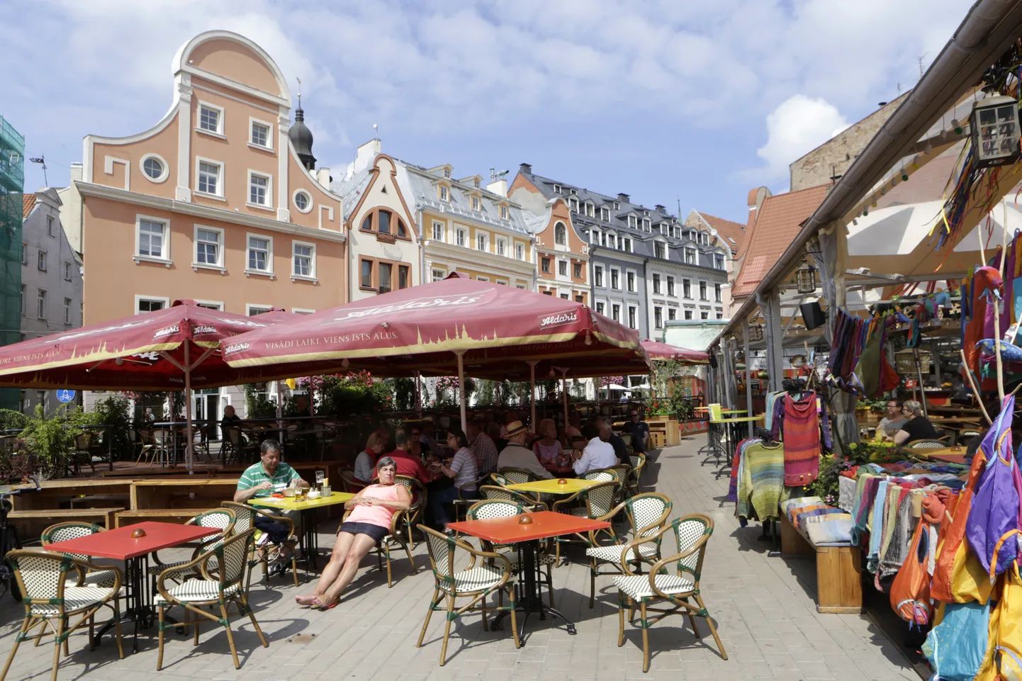 Turistid Riia söögikohas.