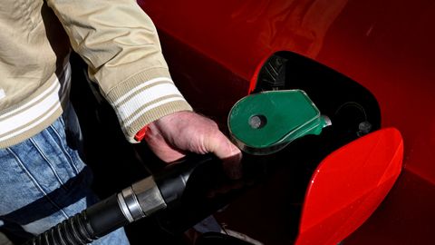 Ekonomisti: Solidaritātes nodoklis degvielas tirgotājiem pārkāptu tirgus ekonomikas principus