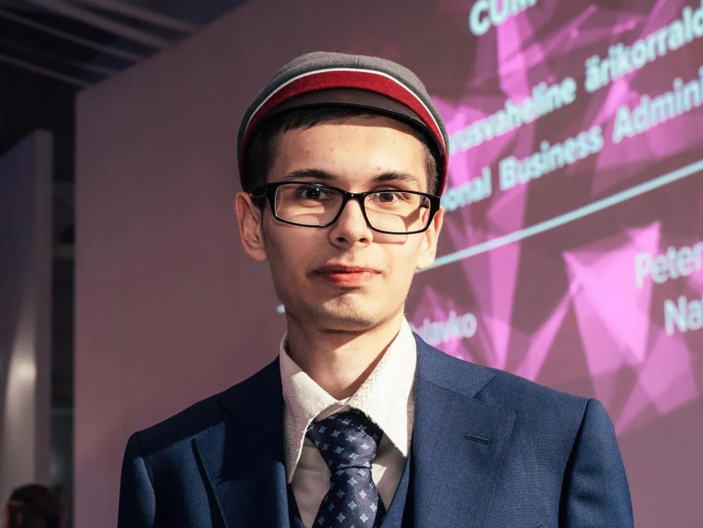 Айвар Камал.