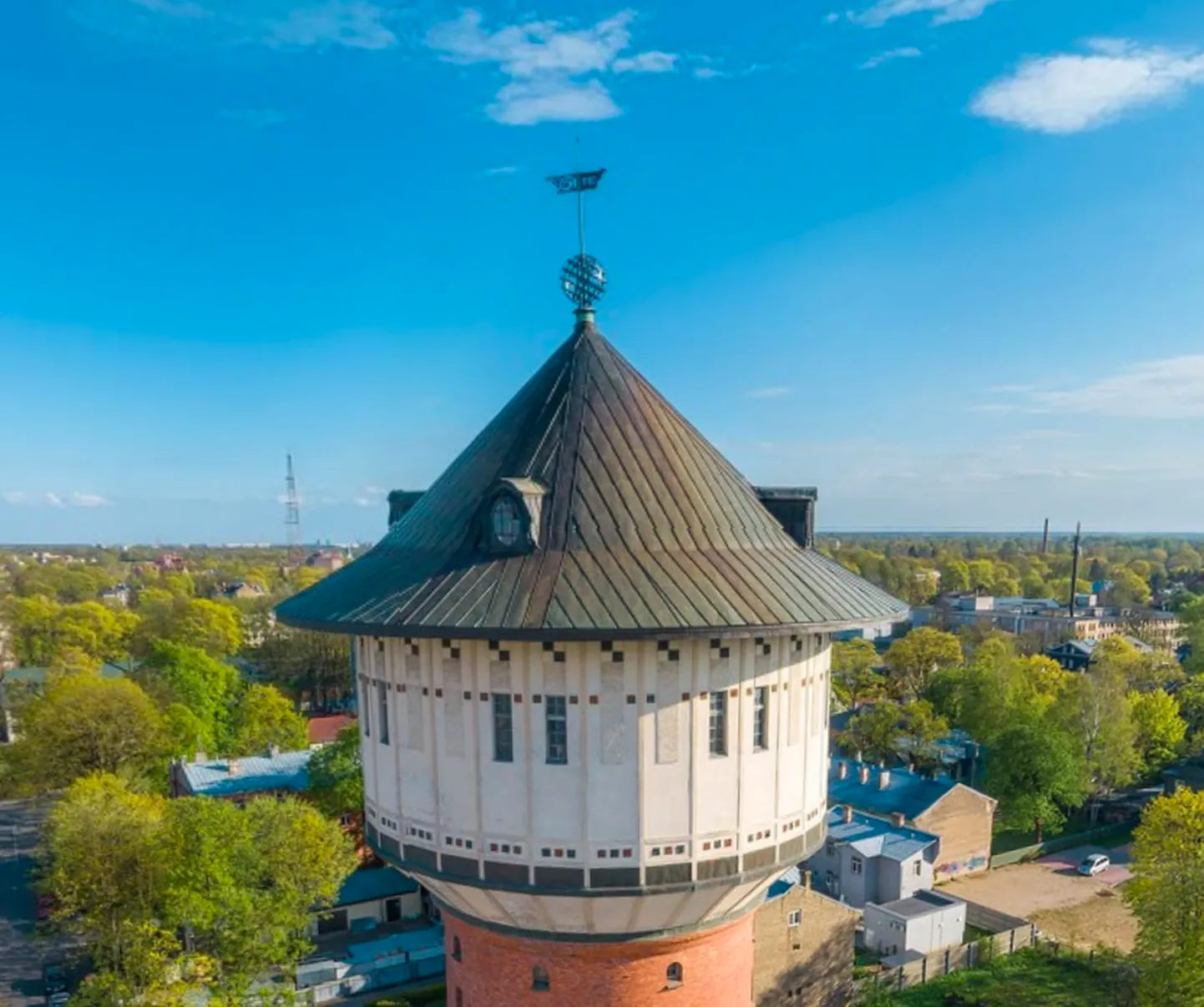 Vēsturiskais Rīgas ūdens tornis Alīses ielā, Āgenskalnā