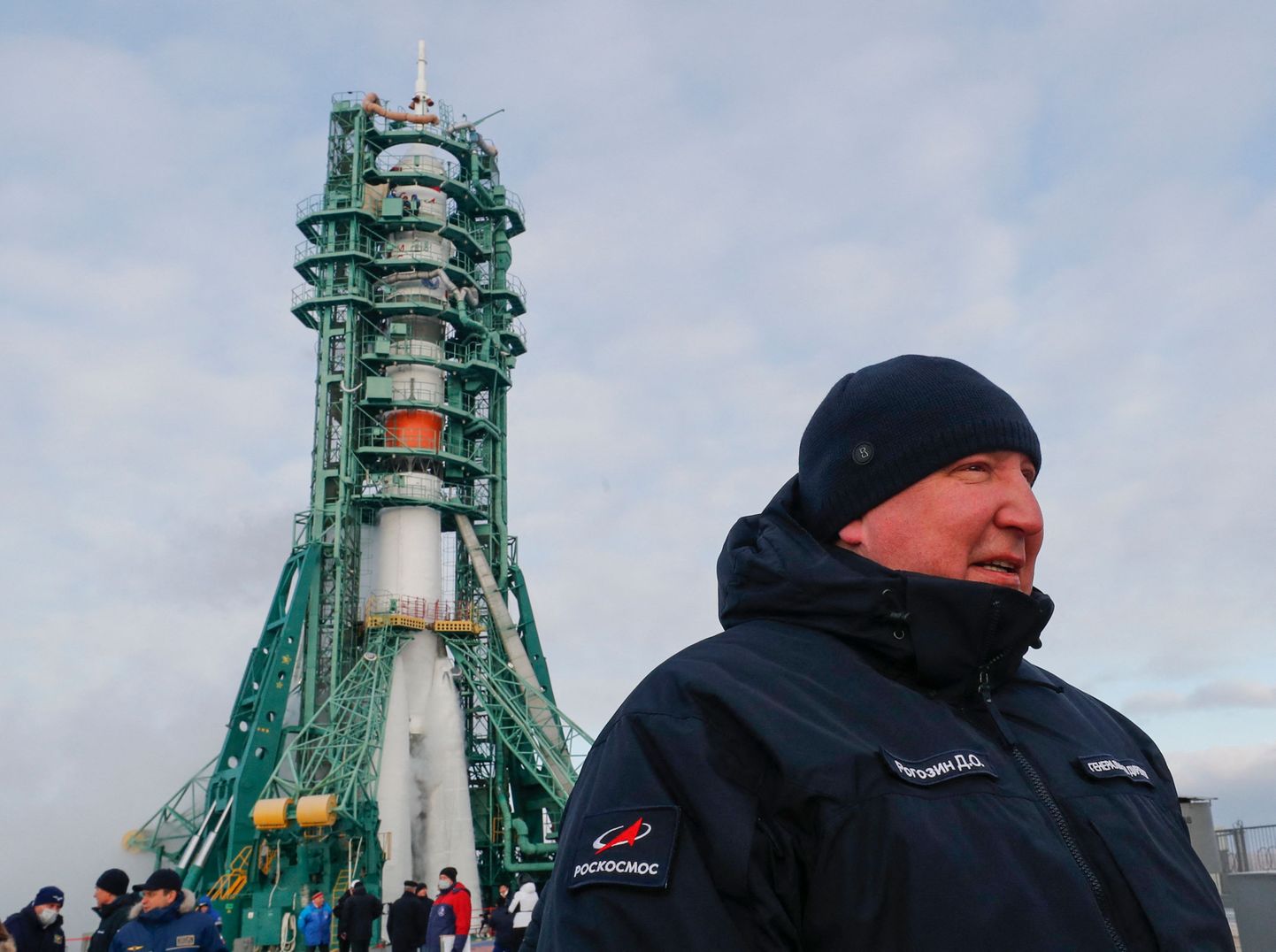 Toona Roskosmost juhtinud Dmitri Rogozin 2021. aastal Baikonuri kosmodroomil raketi Sojuz juures.