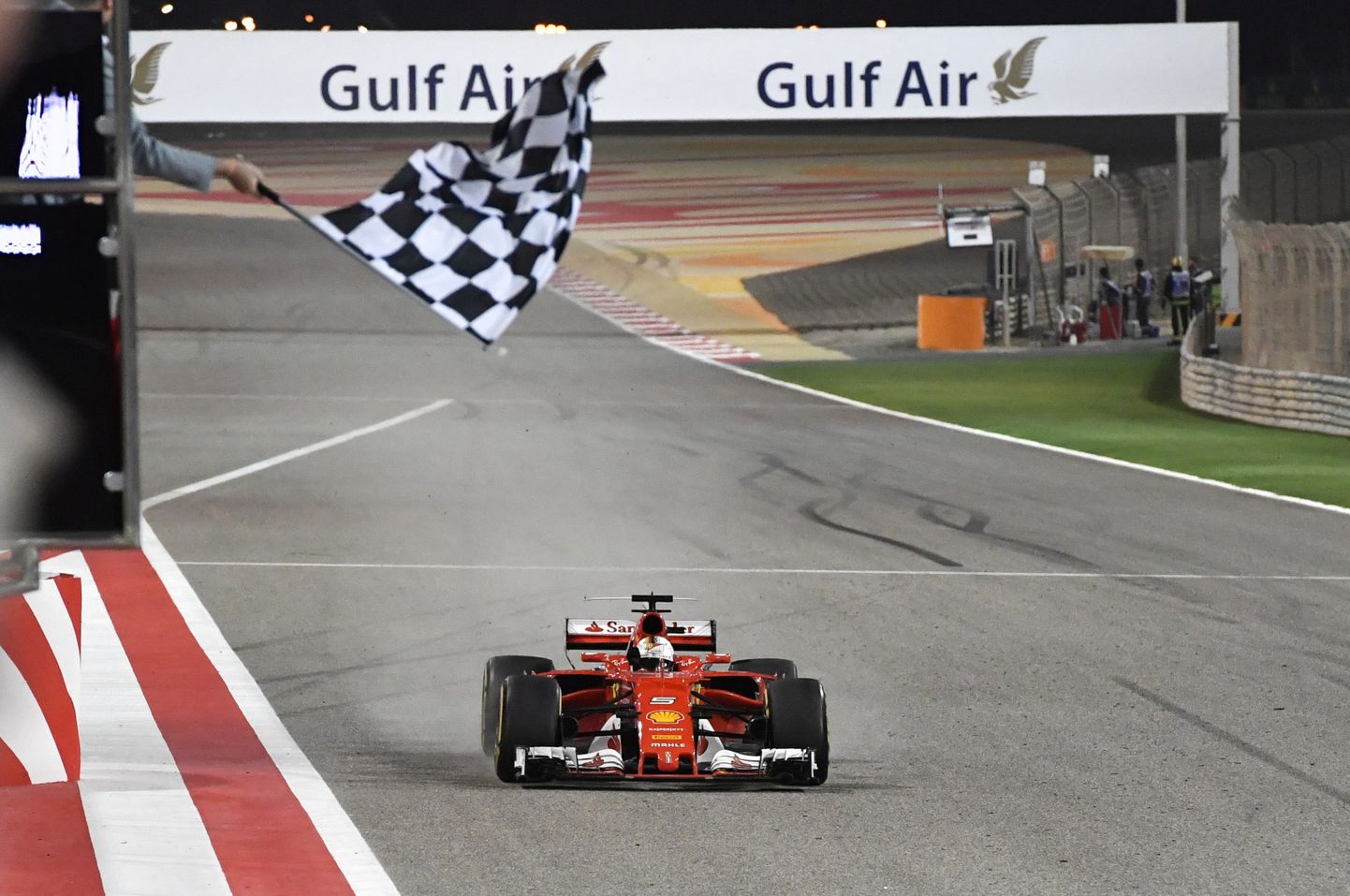 Ruudulipp ja võidumees Sebastian Vettel. Teist näeb vormel 1 sarjas kindlasti tulevikuski, esimest uuest hooajast enam mitte.