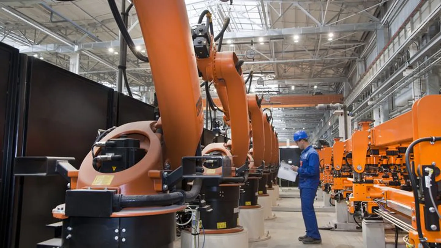 Saksa ettevõtte Kuka robot-koosteliin OVK vagunitehases Tihvinis.