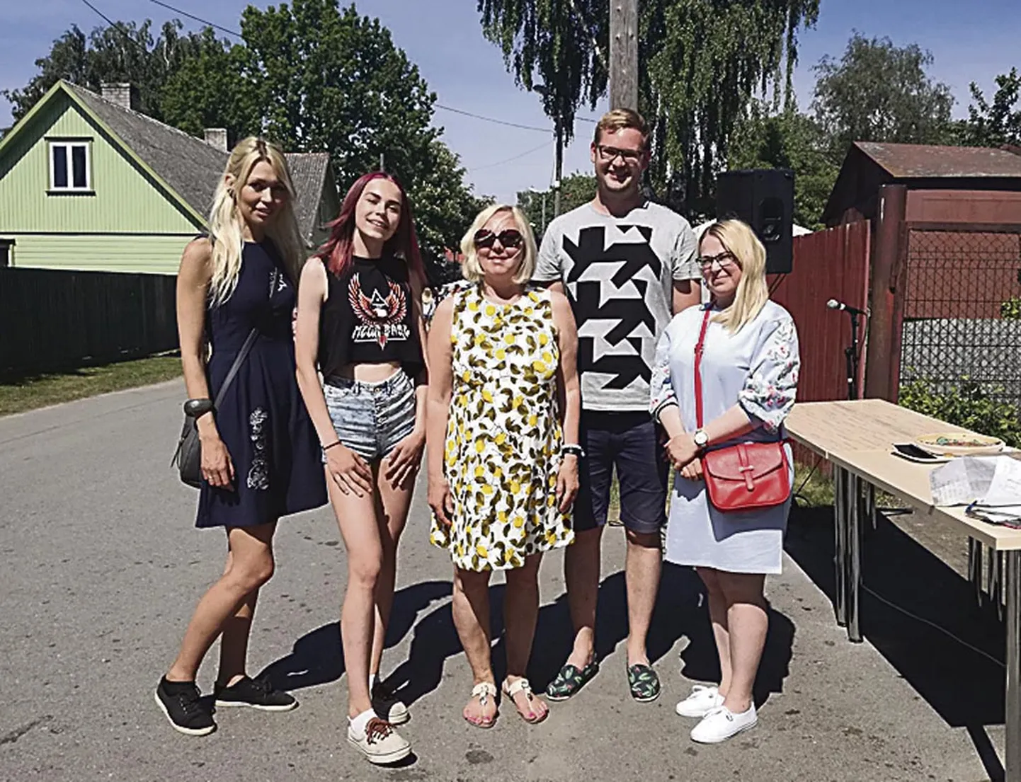 Kalamehe koogivõistluse üks võitjaist Annabel Preis (vasakult teine) koos žüriiliikmete Ragne Värgi, Lia Virkuse, Rainer Aaviku ja Andra Kaldaga.
