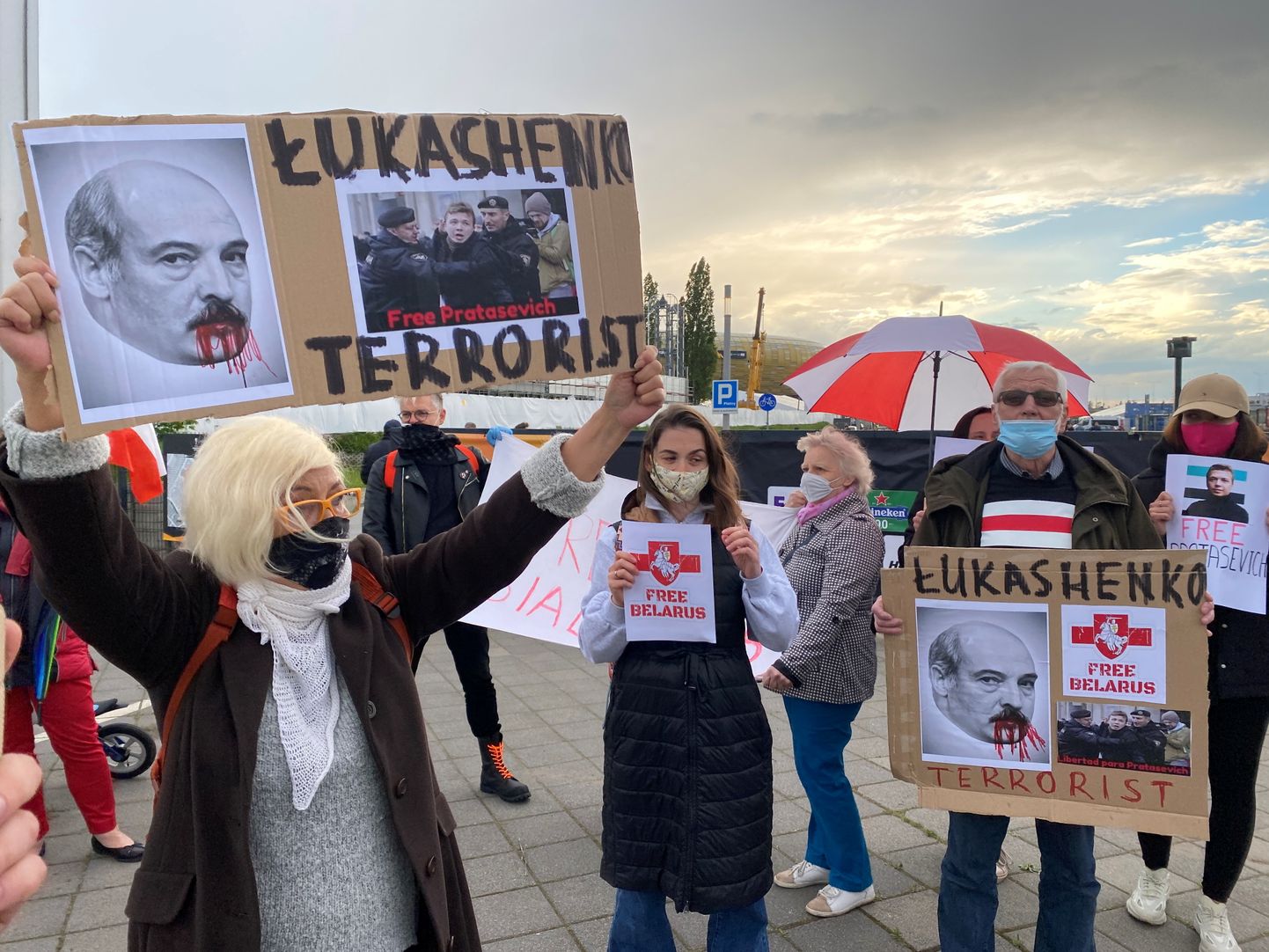 Протест в Польше после принудительной посадки пассажирского самолета авиакомпании Ryanair в аэропорту Минска и задержании белорусского оппозиционного журналиста Романа Протасевича.