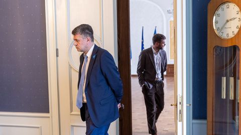 FOTOD ⟩ Tallinna koalitsiooniläbirääkijad kohtuvad riigikogus