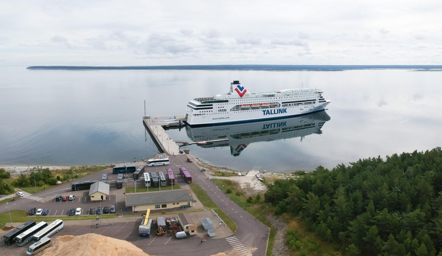Tallinki laevastiku uhkus Victoria I Saaremaa süvasadamas.