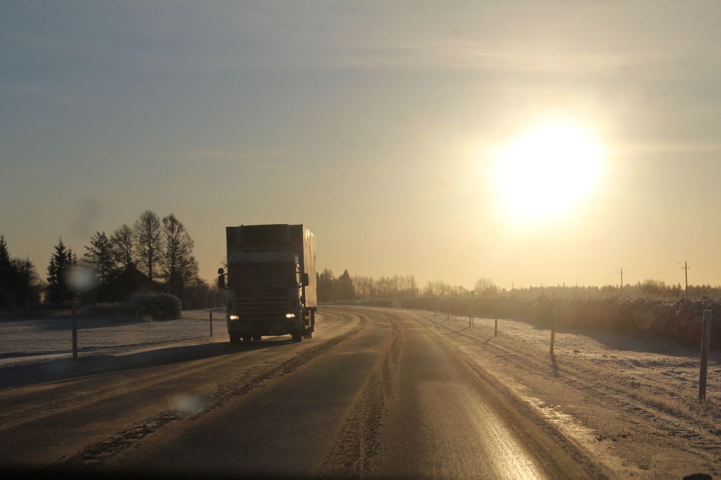 Talvised teeolud Tallinna-Tartu maanteel.
