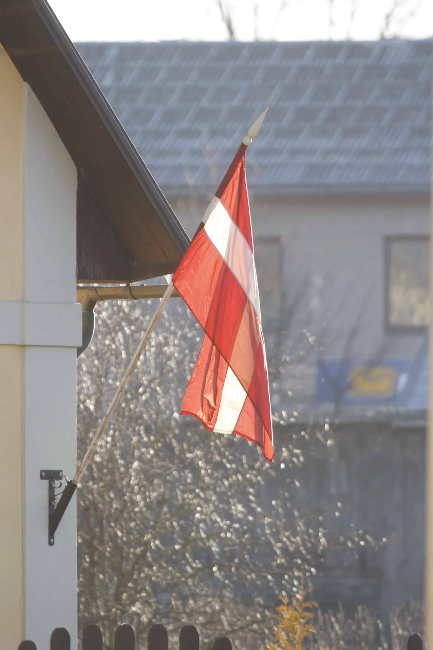 Läti lipud valka linna tänavatel
