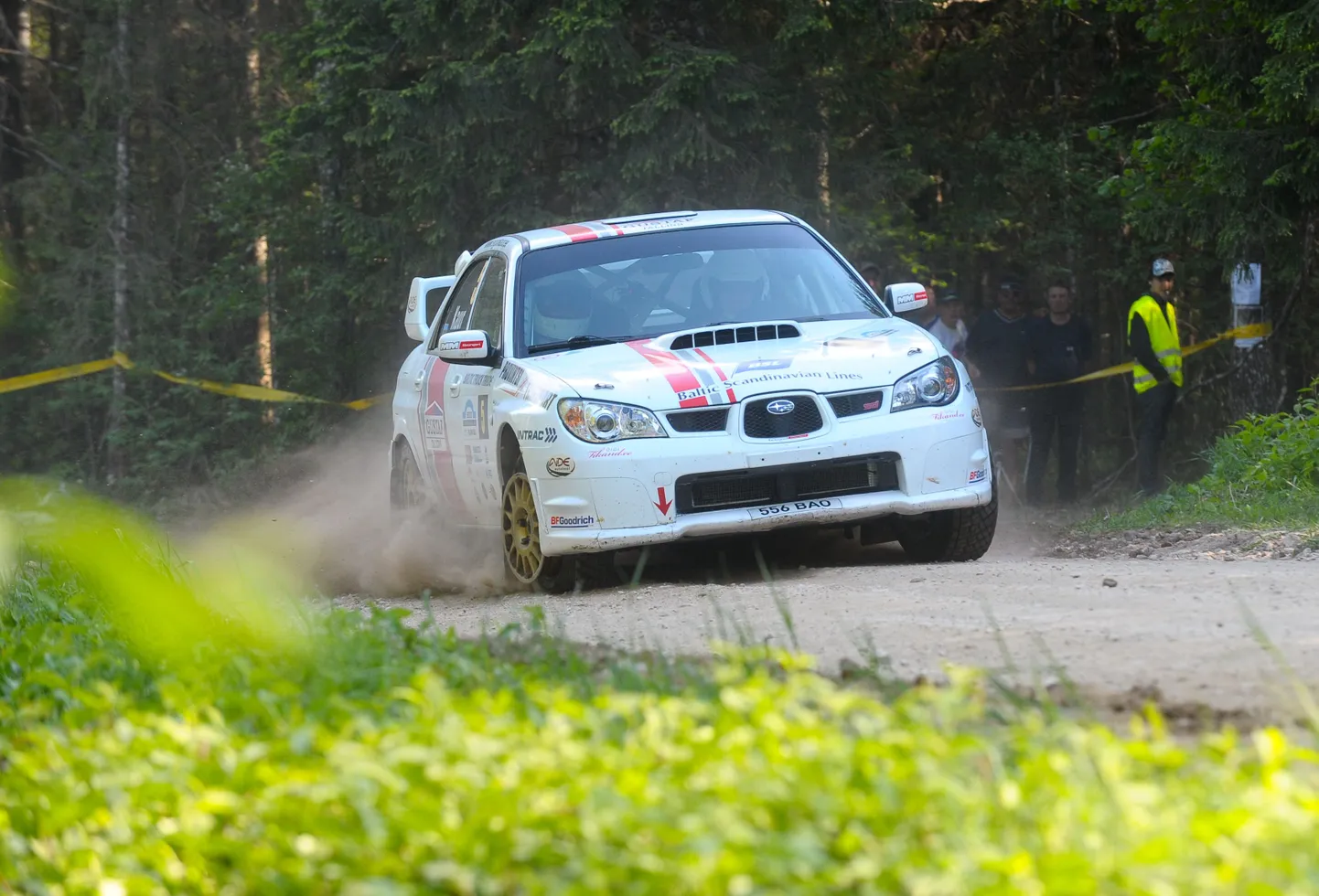 Egon Kaur ja Erik Lepikson Tallinna rallil võidu suunas kihutamas.