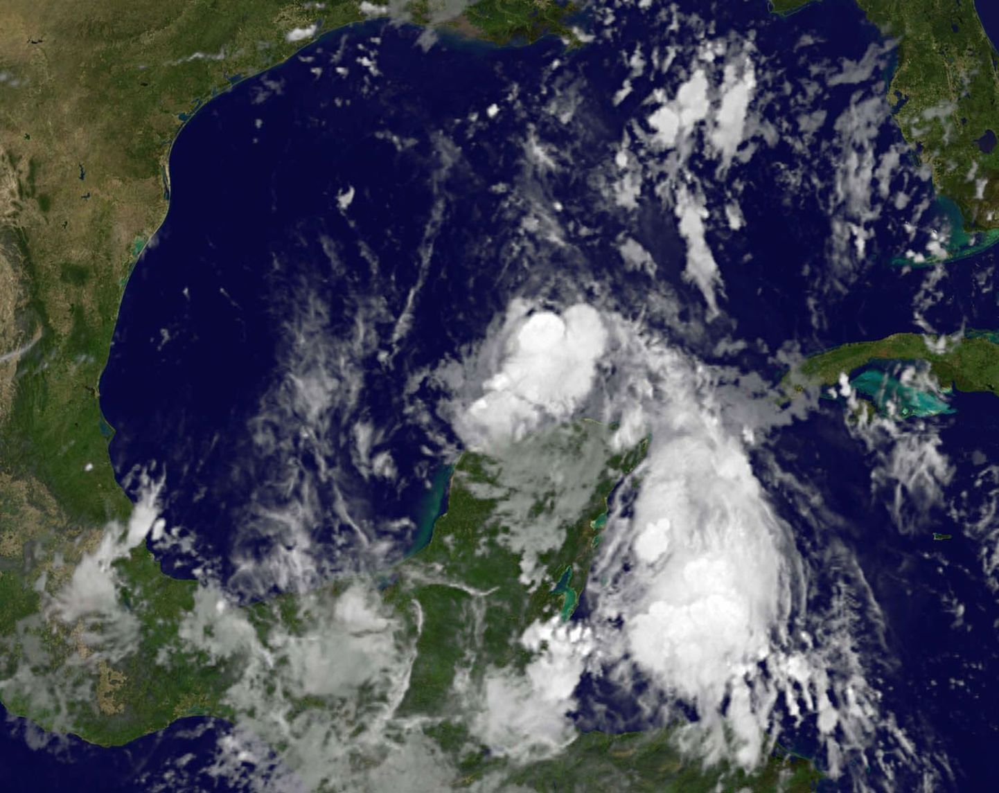 Troopiline torm Gert liigub Bermuda suunas