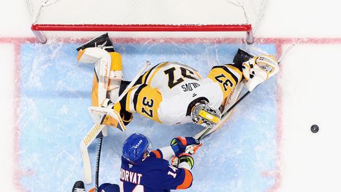 Šilovs palīdz "Penguins" izcīnīt uzvaru pret tiešajiem konkurentiem