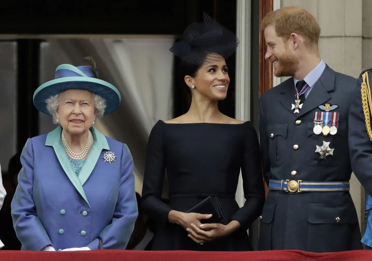 Kuninganna Elizabeth II, Meghan Markle ja prints Harry
