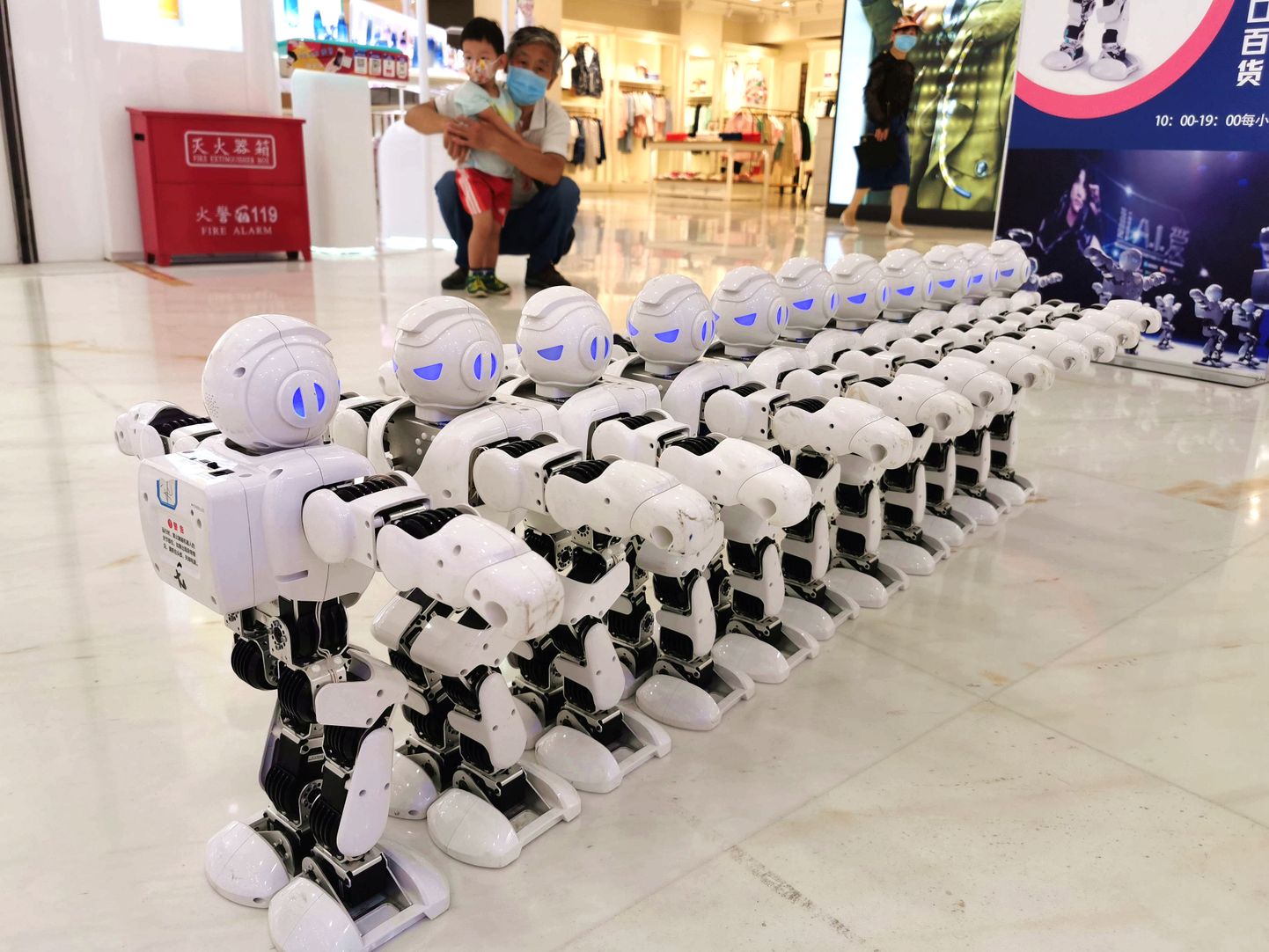Hiina robotid Beijingi kaubamajas. Foto on illustratiivne ja ei ole SEB pangaga seotud.