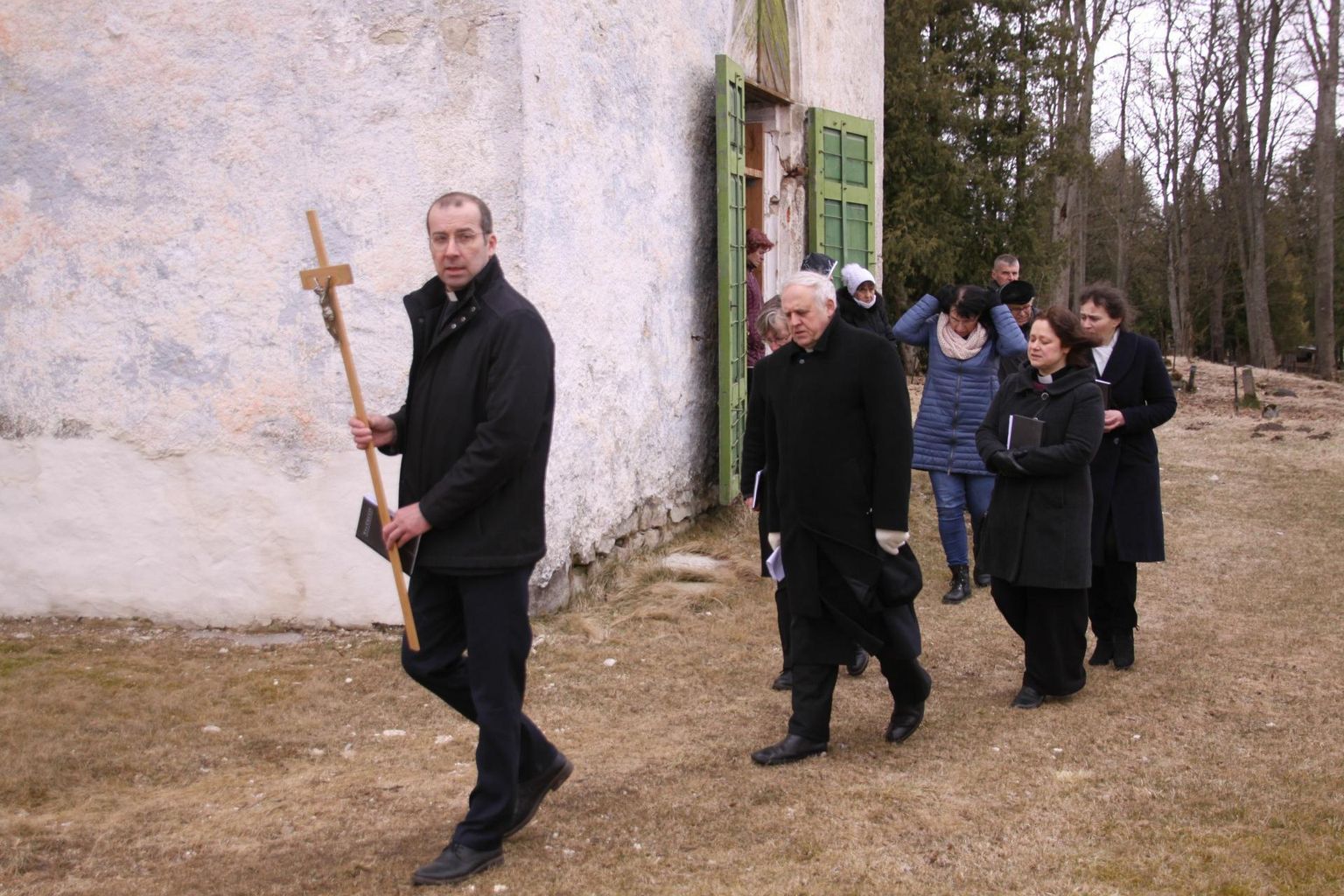 Järva-Peetri Püha Peetruse koguduse diakon Jaanus Tammiste juhtis eelmisel aastal suure reede ristiteed mööda Järva valla kirikuid.