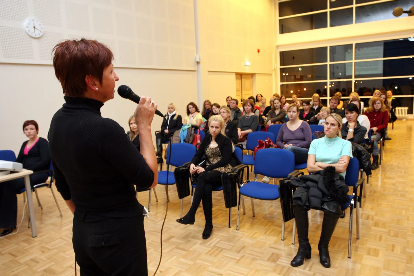 Peetri küla kooli direktor Luule Niinesalu   teavitas kokkutulnud lastevanemaid, et ei kavatse koolis Steiner-pedagoogikat rakendama hakata.