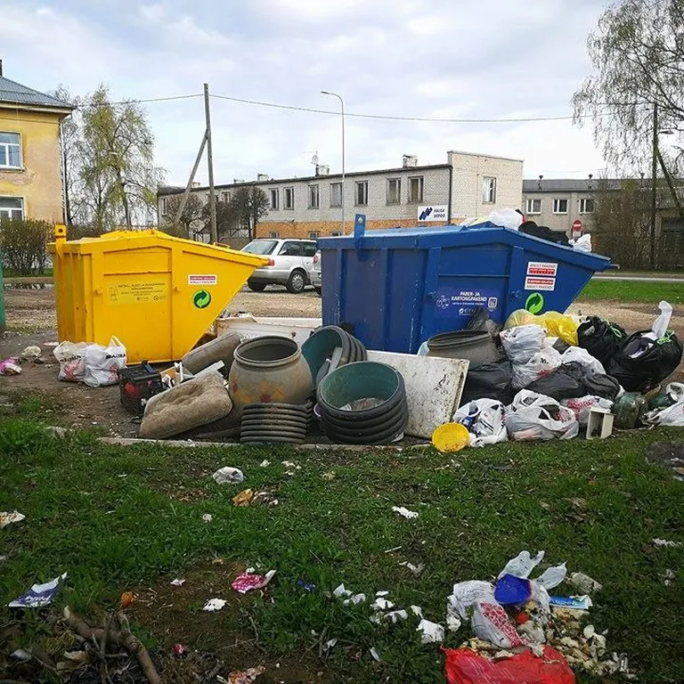Prügi Valgas Narva ja Võru tänava nurgal