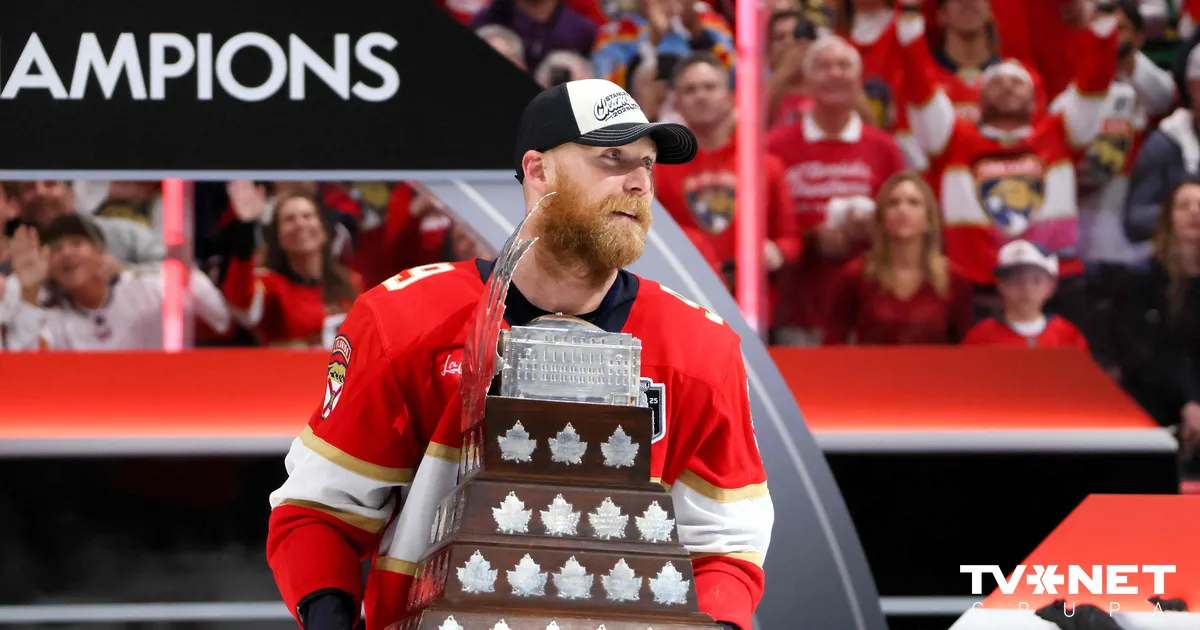 Panthers Sign Playoff MVP to Contract Extension | NHL News