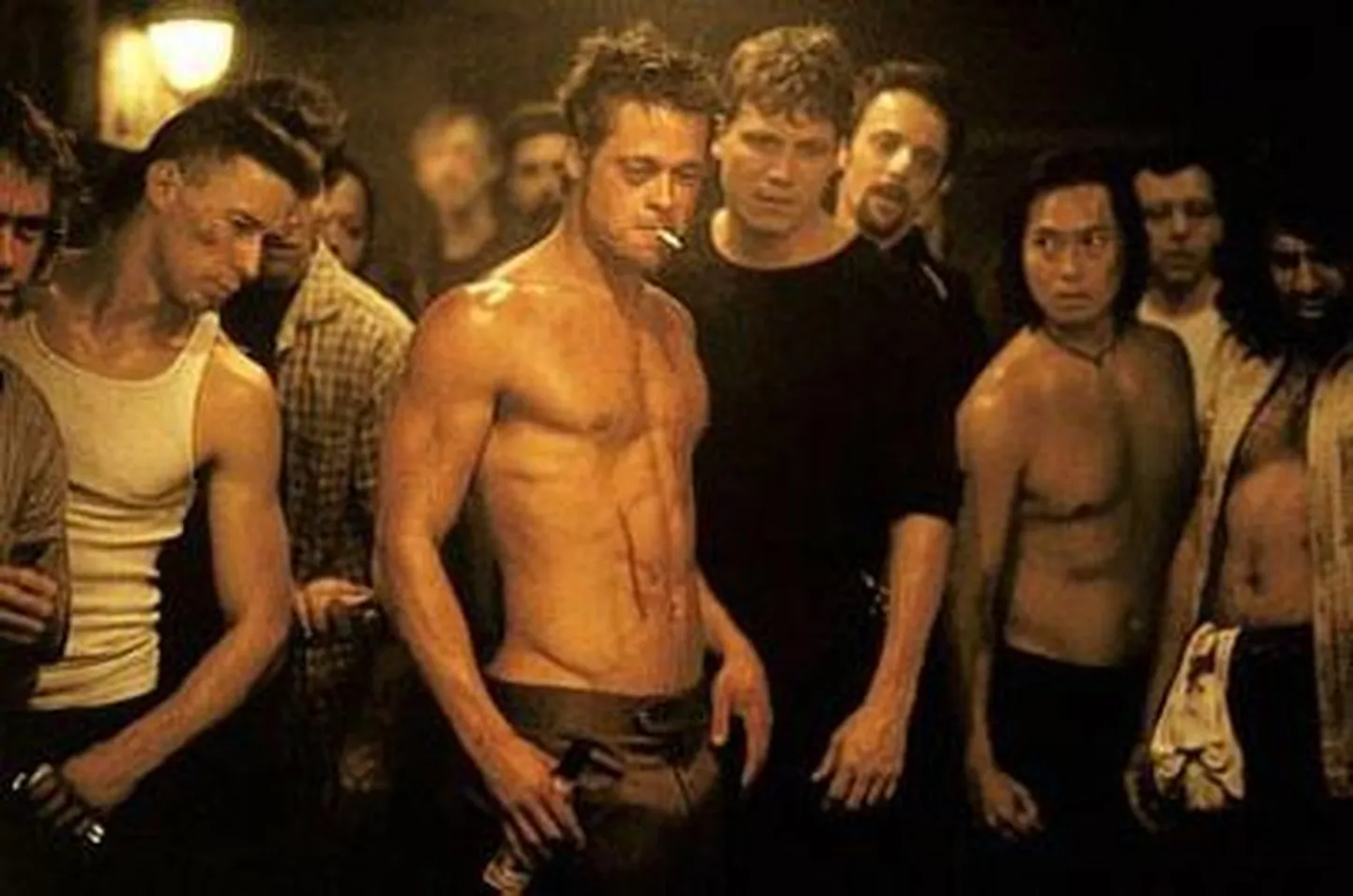 Stseen filmist «Kaklusklubi». Esiplaanil Brad Pitt