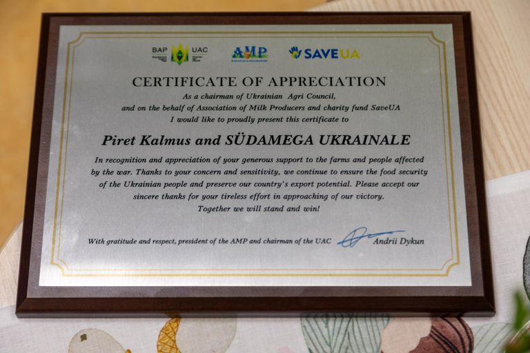 Ukraina põllumeeste koda tunnustas Piret Kalmust ja ta kaaslasi, kes on ukrainlasi palju toetanud.